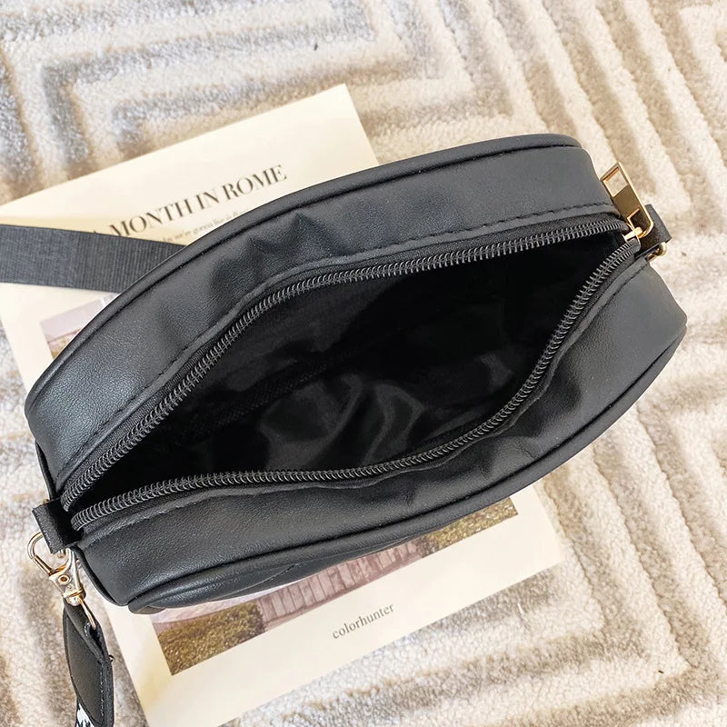 Bolsa Feminina Transversal Pequena – Couro Sintético e Acabamento Acolchoado