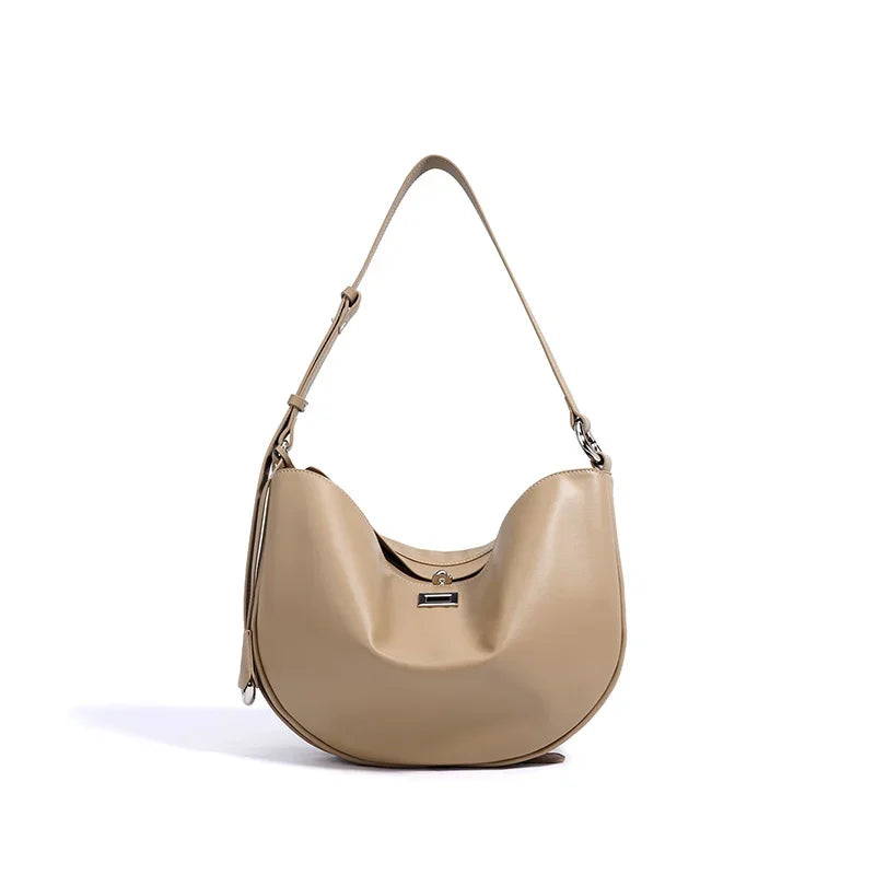 Bolsa Meia-Lua em Couro Legítimo – Alça Transversal e Fivela Clássica